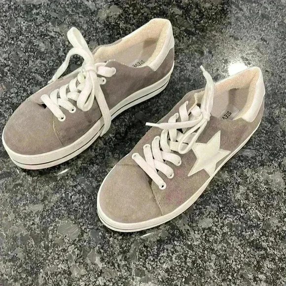 Steve Madden Shoes - Steve Madden Womens Sneakers Tan/Beige 7 Lace-Up Platform Star Suede Sock Lining